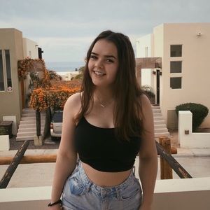 Meet your Posher, Cassandra